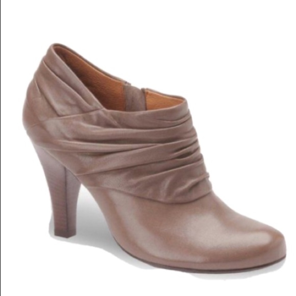 Sofft Florina Ash Nappa leather ankle bootie size 10 (M) gently used